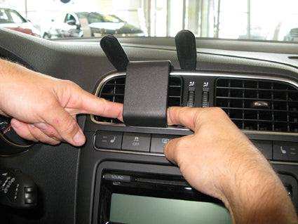 Brodit ProClip 854382 voor Volkswagen Polo 2010-2017 - detail van dashboardmontage