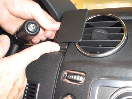 Brodit ProClip 854412 voor Land Rover LR4 2010-2017 en Land Rover Discovery 4 2010-2017 - ProClip geplaatst in het voertuig