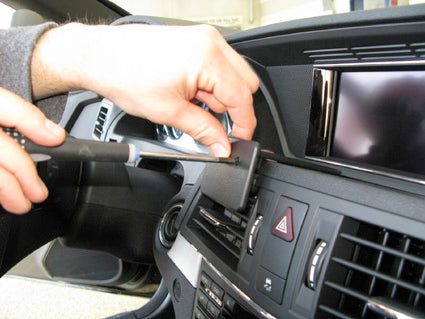 Brodit ProClip 854459 voor Mercedes Benz E-Class, Coupé 2010-2013 en Mercedes Benz E-Class, Convertible 2010-2013 - detail van dashboardmontage