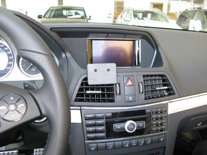Brodit ProClip 854459 voor Mercedes Benz E-Class, Coupé 2010-2013 en Mercedes Benz E-Class, Convertible 2010-2013 - installatiepositie