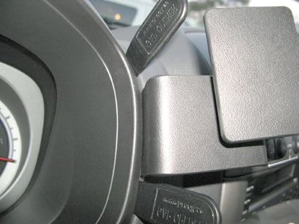 Brodit ProClip 854473 voor Isuzu Rodeo 2008-2012 en Isuzu D-Max 2008-2011 - ProClip geplaatst in het voertuig