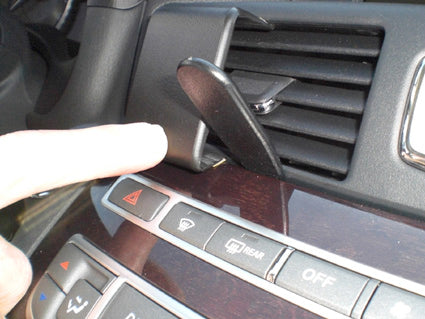 Brodit ProClip 854486 voor Infiniti Q70 2015-2021, Infiniti M56 2011-2012 e.a. - detail van dashboardmontage