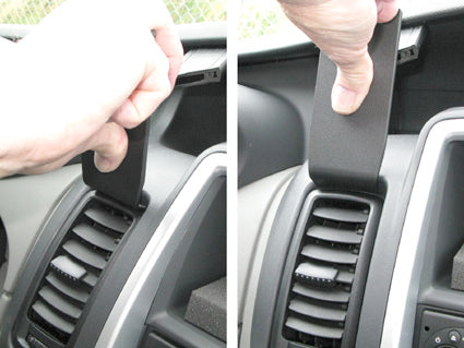 Brodit ProClip 854517 voor Nissan Primastar 2011-2014, Opel Vivaro 2011-2014 en Renault Trafic 2011-2014 - ProClip geplaatst in het voertuig