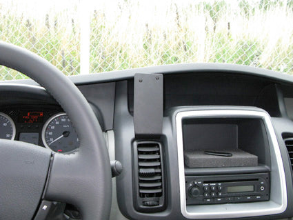 Brodit ProClip 854517 voor Nissan Primastar 2011-2014, Opel Vivaro 2011-2014 en Renault Trafic 2011-2014 - installatiepositie