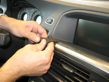 Brodit ProClip 854523 voor Volvo V60 2011-2018 en Volvo S60 2011-2018 - ProClip geplaatst in het voertuig