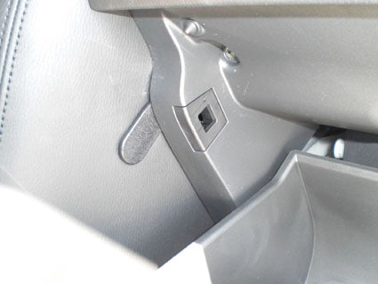 Brodit ProClip 854536 voor Infiniti QX80 2015-2019, Infiniti QX56 2011-2013 en Nissan Patrol 2011-2019 - montagepositie op dashboard