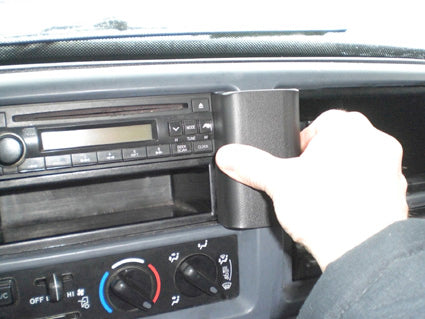 Brodit ProClip 854545 voor Hino 300-series 2008-2023 en Hino 200-series 2005-2022 - montagepositie op dashboard