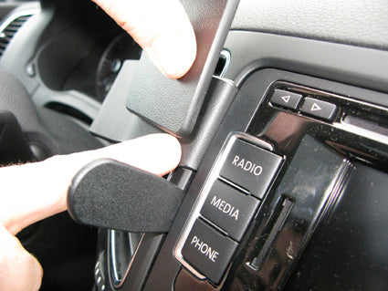 Brodit ProClip 854562 voor Seat Alhambra 2011-2019 en Volkswagen Sharan 2011-2022 - detail van dashboardmontage
