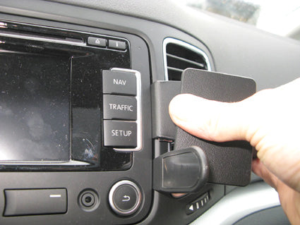 Brodit ProClip 854563 voor Seat Alhambra 2011-2019 en Volkswagen Sharan 2011-2022 - detail van dashboardmontage