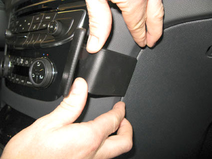Brodit ProClip 854588 voor Peugeot 508 2011-2018 - detail van dashboardmontage