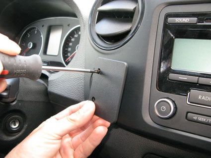 Brodit ProClip 854601 voor Volkswagen Amarok 2011-2016 - detail van dashboardmontage