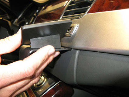 Brodit ProClip 854606 voor Audi A8 2011-2017 - montagepositie op dashboard