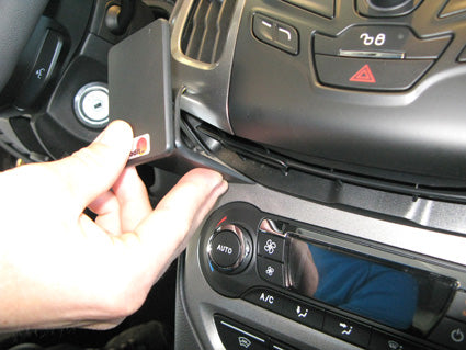 Brodit ProClip 854619 voor Ford Focus 2011-2014 en Ford Focus 2012-2014 - montagepositie op dashboard