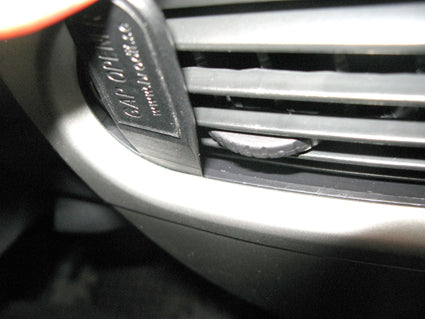 Brodit ProClip 854628 voor Citroen C-Zero 2010-2017, Mitsubishi i-MiEV 2010-2017 en Peugeot iOn 2010-2017 - montagepositie op dashboard