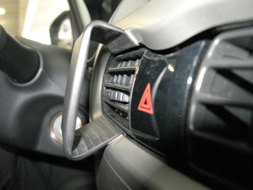 Brodit ProClip 854628 voor Citroen C-Zero 2010-2017, Mitsubishi i-MiEV 2010-2017 en Peugeot iOn 2010-2017 - productfoto zwarte ABS montagebasis