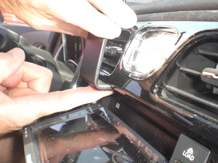 Brodit ProClip 854645 voor Chrysler 200 Convertible 2011-2014, Chrysler 200 2011-2014 en Lancia Flavia 2012-2014 - ProClip geplaatst in het voertuig