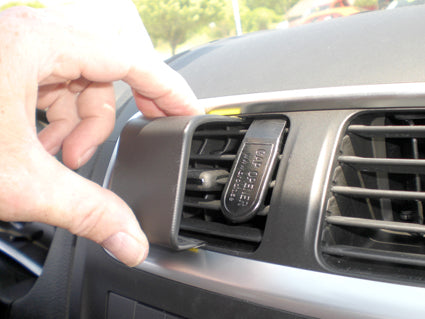 Brodit ProClip 854646 voor Dodge Avenger 2011-2016 - detail van dashboardmontage