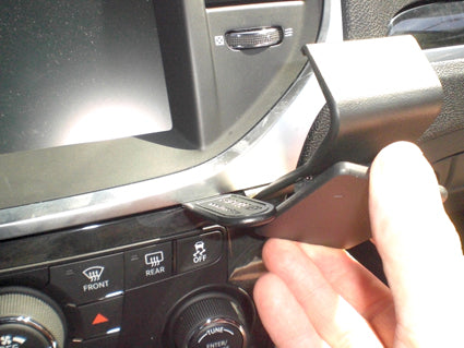 Brodit ProClip 854648 voor Chrysler 300S 2011-2014, Chrysler 300C 2011-2014 e.a. - montagepositie op dashboard