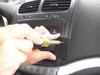 Brodit ProClip 854652 voor Dodge Journey 2011-2023 en Fiat Freemont 2011-2021 - detail van dashboardmontage