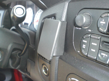 Brodit ProClip 854653 voor Dodge Ram Pick Up 2500/3500 2003-2005 en Dodge Ram Pick Up 1500 2002-2005 - detail van dashboardmontage