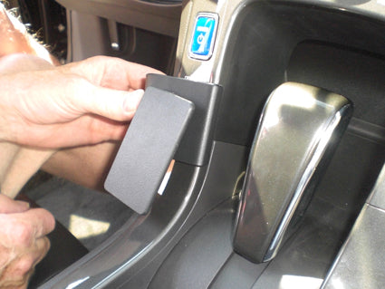 Brodit ProClip 854663 voor Chevrolet Volt 2011-2015 en Opel Ampera 2011-2015 - ProClip geplaatst in het voertuig