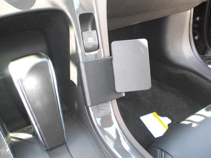 Brodit ProClip 854664 voor Chevrolet Volt 2011-2015 en Opel Ampera 2011-2015 - productfoto zwarte ABS montagebasis