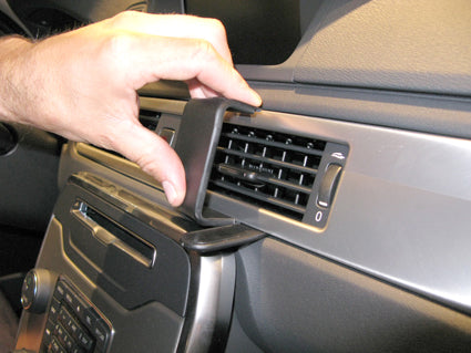 Brodit ProClip 854673 voor Volvo XC70 2012-2016, Volvo V70 II 2012-2016 en Volvo S80 2012-2016 - ProClip geplaatst in het voertuig