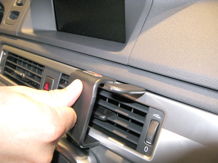 Brodit ProClip 854673 voor Volvo XC70 2012-2016, Volvo V70 II 2012-2016 en Volvo S80 2012-2016 - detail van dashboardmontage