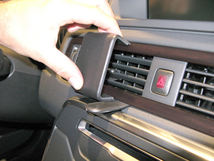 Brodit ProClip 854676 voor Volvo XC70 2012-2016, Volvo V70 II 2012-2016 en Volvo S80 2012-2016 - ProClip geplaatst in het voertuig