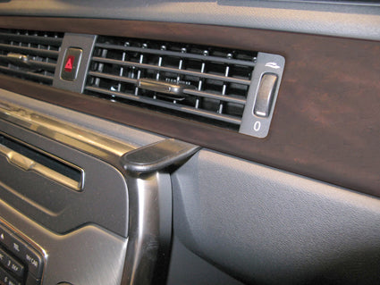 Brodit ProClip 854677 voor Volvo XC70 2012-2016, Volvo V70 II 2012-2016 en Volvo S80 2012-2016 - montagepositie op dashboard