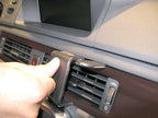 Brodit ProClip 854677 voor Volvo XC70 2012-2016, Volvo V70 II 2012-2016 en Volvo S80 2012-2016 - detail van dashboardmontage