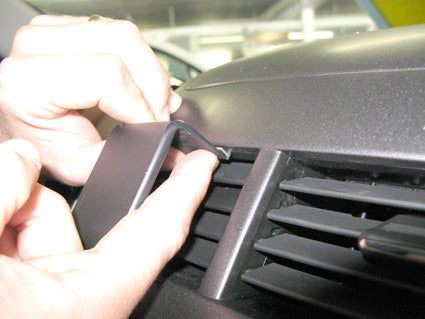 Brodit ProClip 854680 voor Chevrolet Sonic 2012-2021 en Chevrolet Aveo 2012-2014 - ProClip geplaatst in het voertuig