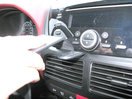 Brodit ProClip 854693 voor Fiat Doblò 2010-2014 en Opel Combo 2012-2018 - montagepositie op dashboard