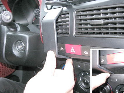 Brodit ProClip 854693 voor Fiat Doblò 2010-2014 en Opel Combo 2012-2018 - detail van dashboardmontage