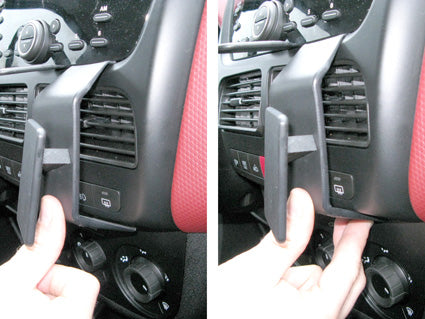 Brodit ProClip 854694 voor Fiat Doblò 2010-2014 en Opel Combo 2012-2018 - detail van dashboardmontage