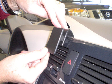 Brodit ProClip 854706 voor Nissan Leaf 2011-2017 - ProClip geplaatst in het voertuig