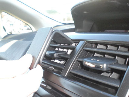 Brodit ProClip 854713 voor Toyota Prius v 2012-2014 en Toyota Prius + 2012-2014 - montagepositie op dashboard