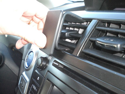 Brodit ProClip 854713 voor Toyota Prius v 2012-2014 en Toyota Prius + 2012-2014 - ProClip geplaatst in het voertuig