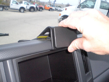 Brodit ProClip 854718 voor Chevrolet W-series 2008-2018, GMC W-series 2008-2018 en Isuzu N-series 2008-2025 - ProClip geplaatst in het voertuig