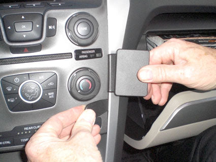 Brodit ProClip 854719 voor Ford Explorer Sport 2011-2019 en Ford Explorer 2011-2019 - detail van dashboardmontage