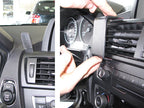Brodit ProClip 854721 voor BMW 2-series F22, F23 2013-2017 en BMW 1-series F20, F21 2012-2017 - montagepositie op dashboard