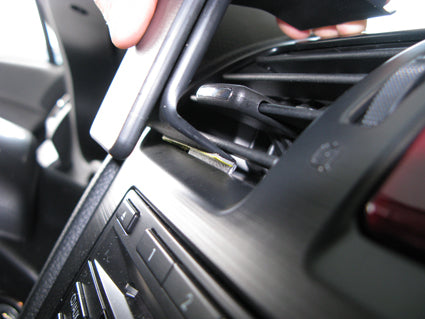 Brodit ProClip 854747 voor Subaru XV 2012-2017, Subaru Levorg 2016-2021 e.a. - montagepositie op dashboard