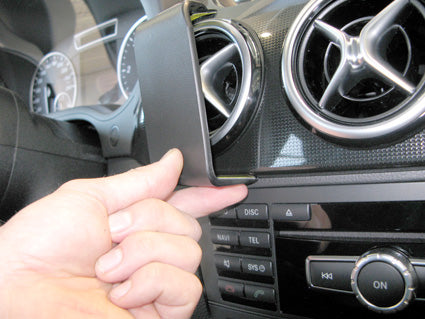 Brodit ProClip 854749 voor Mercedes Benz B-Class 2012-2018 - montagepositie op dashboard
