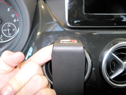 Brodit ProClip 854749 voor Mercedes Benz B-Class 2012-2018 - ProClip geplaatst in het voertuig
