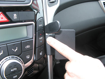 Brodit ProClip 854755 voor Hyundai i30 2012-2016 - detail van dashboardmontage