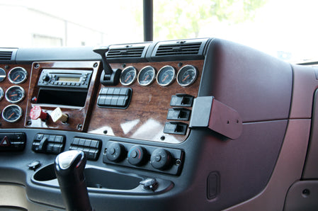 Brodit ProClip 854762 voor Freightliner Cascadia 2008-2017 - montagefoto 7