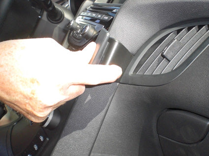 Brodit ProClip 854780 voor Hyundai Genesis Coupé 2013-2018 - detail van dashboardmontage