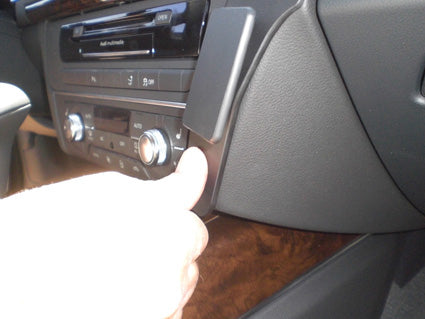 Brodit ProClip 854786 voor Audi A7 2011-2017 - detail van dashboardmontage