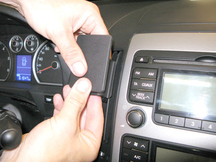 Brodit ProClip 854809 voor Hyundai i30 2008-2012 - montagepositie op dashboard