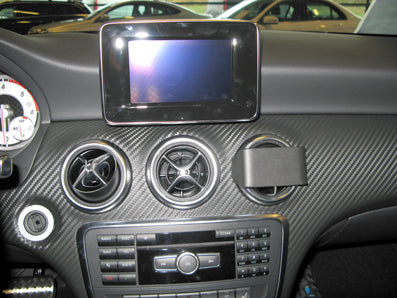Brodit ProClip 854813 voor Mercedes Benz GLA-Class 2013-2019, Mercedes Benz CLA-Class 2013-2019 en Mercedes Benz A-Class 2013-2018 - montagefoto 8